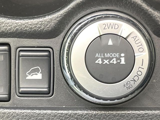 【オールモード4&times;4】2WD/4WDモードを手軽に切り替え可能。燃費重視の2WD、スタック時に役立つLOCK、AUTOモードでは4WDの配分を自動で調整し、路面状況を問わず安定した走りをサポート。