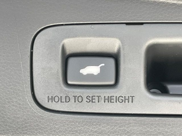 【パワーバックドア】スマートキーや運転席のボタンを押すだけでリアゲートが自動で開閉します!荷物を持っている時や、高い位置にあるバックドアを閉める際に便利な機能です♪