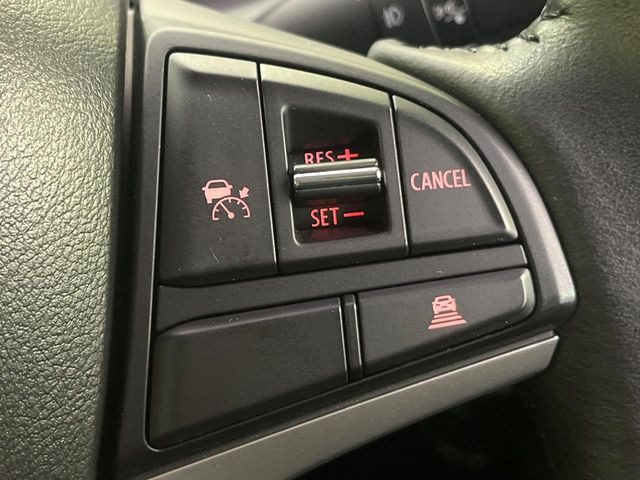 【アダプティブクルーズコントロール】高速道路での長距離走行が楽に!!自動で速度を保つクルーズコントロールが、衝突軽減システムと連携し、前方の車両を感知して車間を保つように速度調節してくれます!!