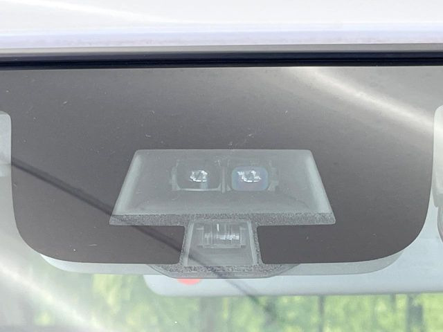 【スズキ レーダーブレーキサポート】走行中に前方の車両等を認識し、衝突しそうな時は警報とブレーキで衝突回避と被害軽減をアシスト。より安全にドライブをお楽しみいただけます。