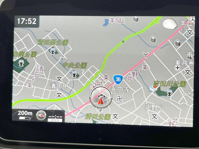 ●純正ナビ:一体感のあるナビは、高級感ある車内を演出してくれます。Bluetooth再生などオーディオ機能も充実しておりますので、運転もより楽しめます♪