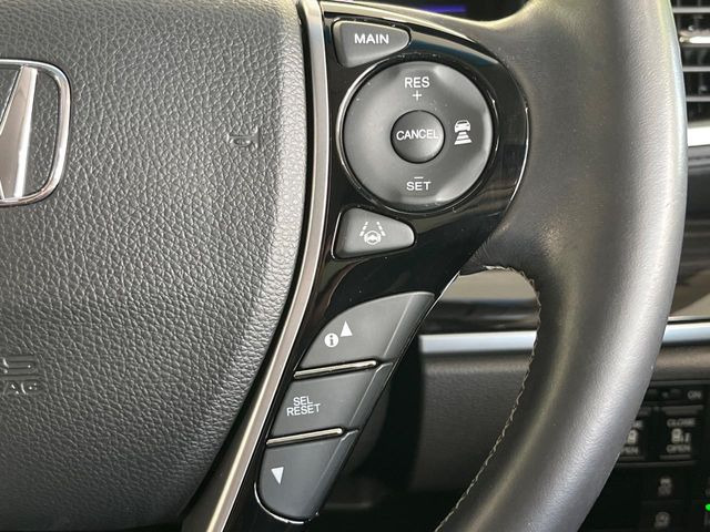 【アダプティブクルーズコントロール】高速道路での長距離走行が楽に!!自動で速度を保つクルーズコントロールが、衝突軽減システムと連携し、前方の車両を感知して車間を保つように速度調節してくれます!!