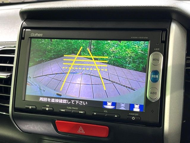 【バックカメラ】駐車時に後方がリアルタイム映像で確認できます。大型商業施設や立体駐車場での駐車時や、夜間のバック時に大活躍!運転スキルに関わらず、今や必須となった装備のひとつです!