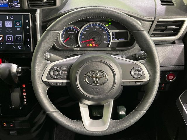 【レーダークルーズコントロール】高速道路での長距離走行が楽に!!自動で速度を保つクルーズコントロールが、衝突軽減システムと連携し、前方の車両を感知して車間を保つように速度調節してくれます!!