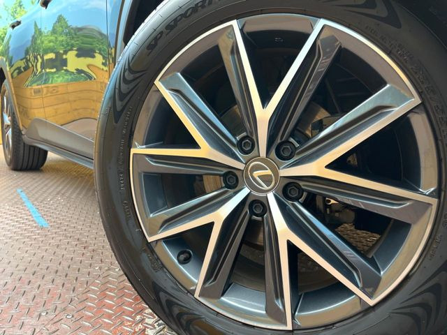 �y�O���[�h��p����18�C���`�A���~�z�C�[���z�f�U�C�����̍��������A���~�z�C�[���𑕒����Ă���܂��B�e��ЊO�A���~�z�C�[����A�X�^�b�h���X�^�C�����戵�����Ă���܂��B���񂲑��k����������