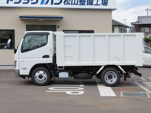 キャンターダンプ