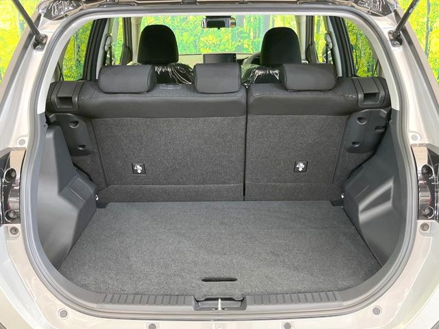 普段のお買い物や通勤、送迎等に十分な荷室スペースを確保しております。セカンドシートを倒すと、大きな荷物の積載も可能です♪