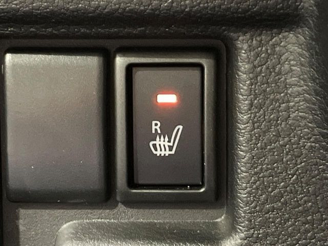 【シートヒーター】寒い日に重宝するシートヒーター!エアコンより早く温まってくれるので寒がりの人も安心ですね♪エアコンの温風は乾燥するから苦手、という方にもをおすすめです。