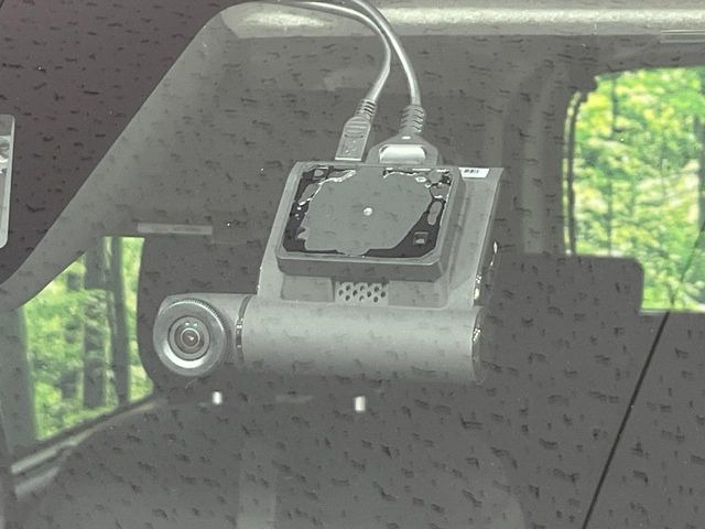 【ドライブレコーダー】ドライブレコーダー装備!走行中はもちろん、あおり運転や事故に遭遇した際、映像で記録し、万一のリスクに備えます。※記録用SDカードはお客様ご自身でご準備いただく必要があります。