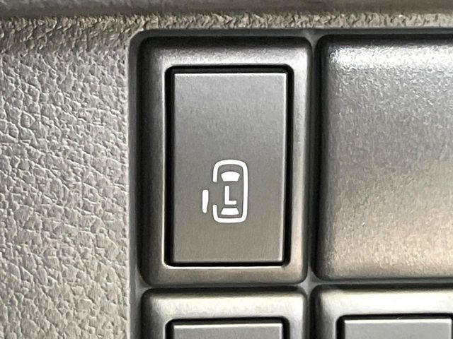 【パワースライドドア】スマートキーや運転席のスイッチでスライドドアの開閉が可能♪電動だから力を入れてドアを開ける必要が無く、小さいお子様でも、重い荷物を持っている時もラクに開け閉めできます♪