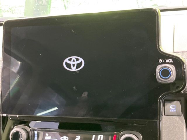 【純正オプション10.5インチナビ】高級感とインパクトのある大画面ナビを装備。各種オーディオ操作はもちろん、スマホ連携もできる利便性の高いナビです♪