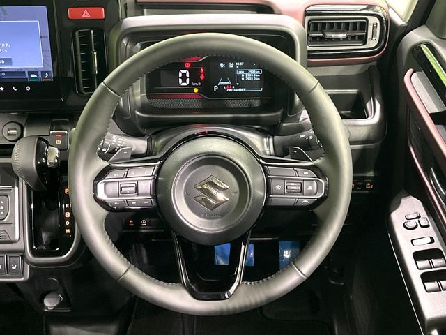 【純正革巻きステアリング】上質な革を使用することで、手にしっかり馴染みとても運転しやすいハンドルです♪