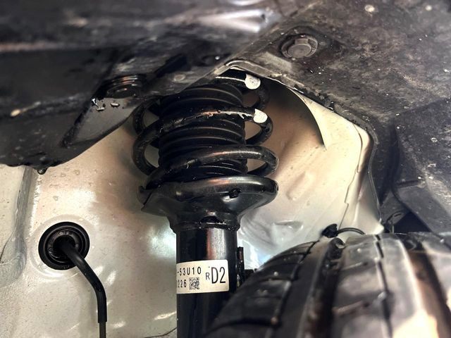 お車を安心してお乗りいただく為には、足回りの定期点検が欠かせません。サービスサポート(有償保証)では無料点検もご提供しており、安心のカーライフをお過ごしいただけるサポート体制が整っています。
