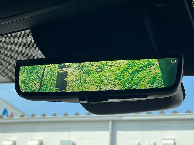【デジタルインナーミラー】後席の大きな荷物や同乗者で後方が確認しづらい時でも安心!カメラが撮影した車両後方の映像をルームミラー内に表示。クリアな視界で状況の確認が可能です!