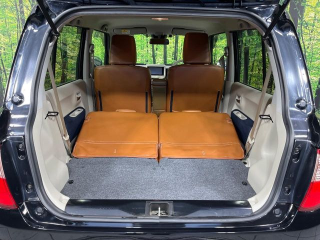後席を格納すると、これだけの広さが!シーンに合わせたシートアレンジで、大きな荷物も積むことが出来ます♪