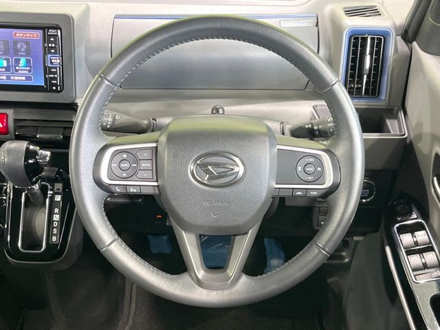 【純正革巻きステアリング】上質な革を使用することで、手にしっかり馴染みとても運転しやすいハンドルです♪