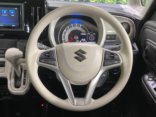 【ステアリングスイッチ】運転中、前方から目線をそらすことなく、オーディオ等の操作が可能な便利機能!安心&快適なドライブを演出してくれます♪