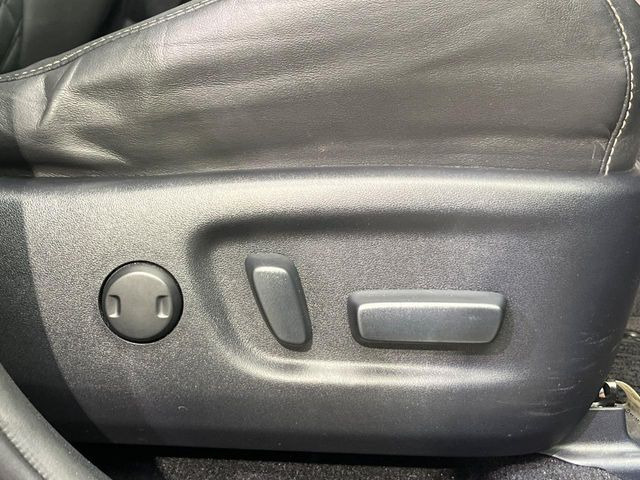【パワーシート】スイッチ一つで簡単にシートの微調整が可能!電動だから力もいりません!快適なシートポジションにセットして、快適なドライブをお楽しみください。