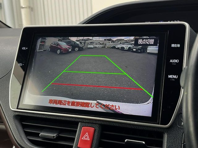 【バックカメラ】駐車時に後方がリアルタイム映像で確認できます。大型商業施設や立体駐車場での駐車時や、夜間のバック時に大活躍!運転スキルに関わらず、今や必須となった装備のひとつです!
