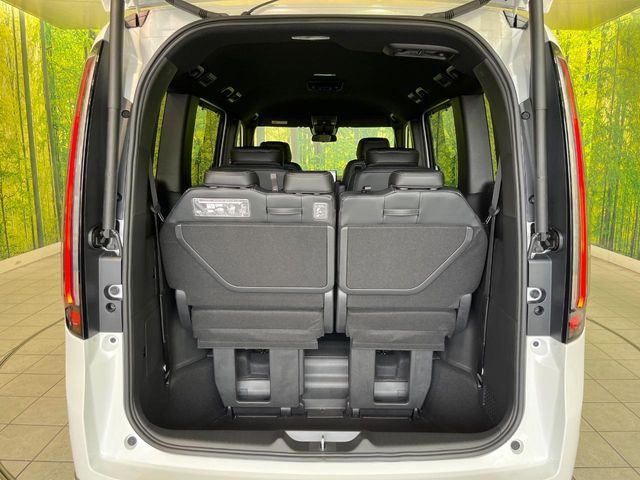普段のお買い物や通勤、送迎等に十分な荷室スペースを確保しております。セカンドシートを倒すと、大きな荷物の積載も可能です♪