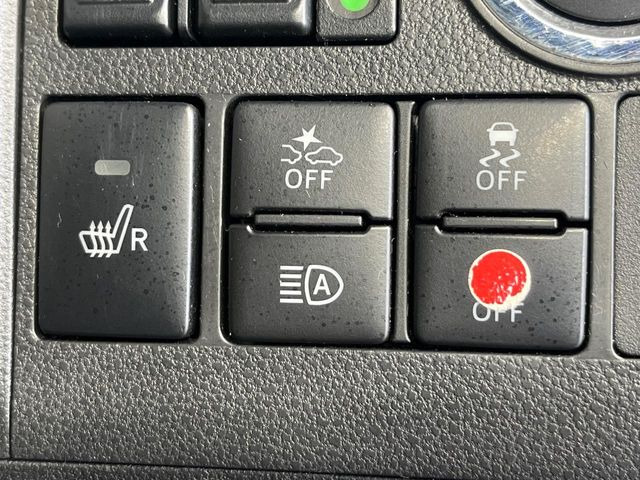【スマートアシスト】走行中に前方の車両等を認識し、衝突しそうな時は警報とブレーキで衝突回避と被害軽減をアシスト。より安全にドライブをお楽しみいただけます。