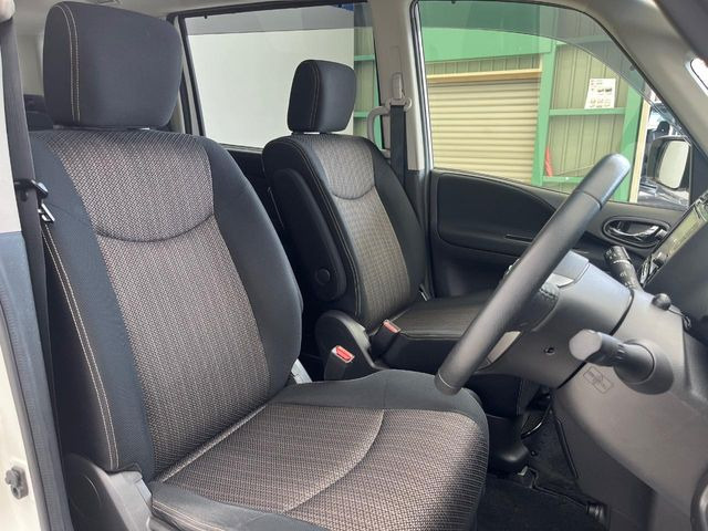 運転席シート廻りは使用感も少なく、良好な状態となっています。丁寧に使われていたことがよくわかりますね。