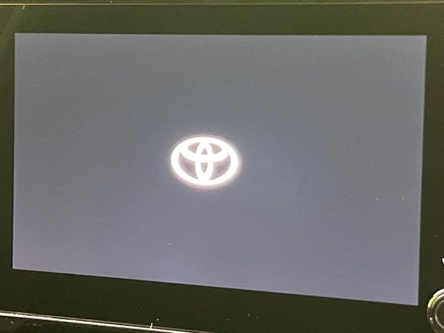 �y8�C���` �f�B�X�v���C�I�[�f�B�I�z���ʂ̃f�B�X�v���C��AppleCarPlay��AndroidAuto�����p�\�B�傫�ȉ�ʂŃX�}�z�i�r�A�v���������p���������܂���