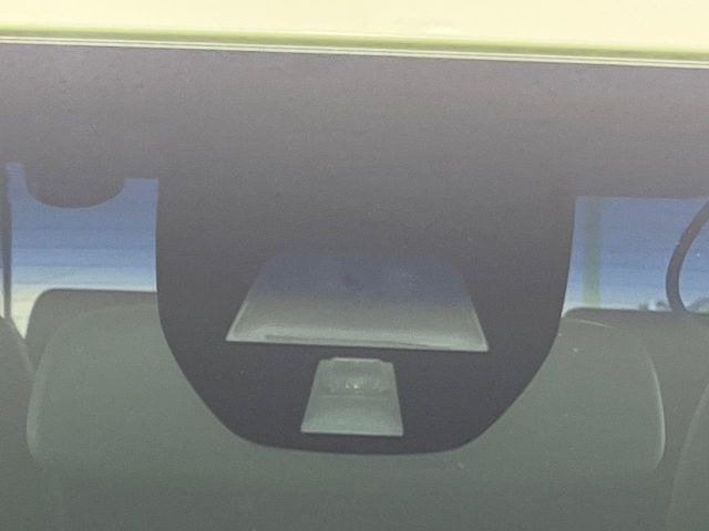 【シティブレーキアクティブシステム】低速走行中に前方の車両等を認識し、衝突しそうな時は警報とブレーキで衝突回避と被害軽減をアシスト。より安全にドライブをお楽しみいただけます。