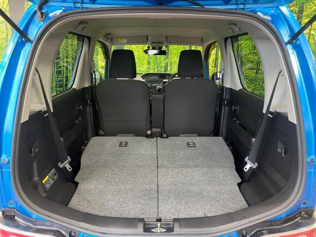 普段のお買い物や通勤、送迎等に十分な荷室スペースを確保しております。セカンドシートを倒すと、大きな荷物の積載も可能です♪