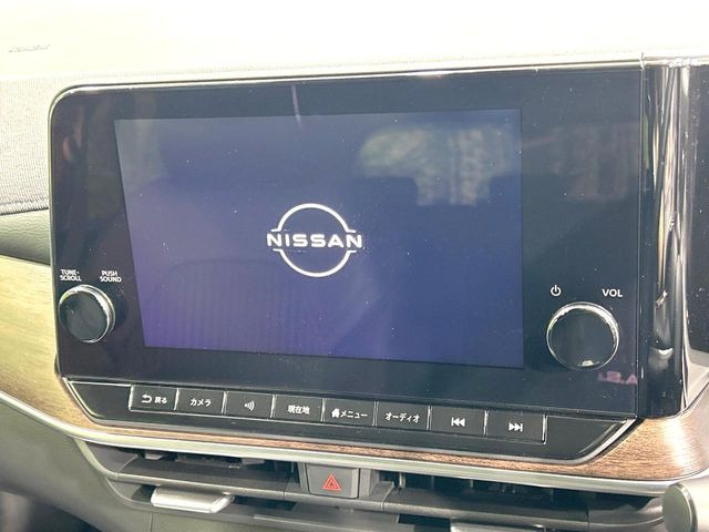【純正9型ナビ】人気の純正ナビを装備しております。ナビの使いやすさはもちろん、オーディオ機能も充実!キャンプや旅行はもちろん、通勤や買い物など普段のドライブも楽しくなるはず♪