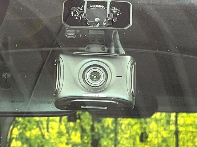 【ドライブレコーダー】ドライブレコーダー装備!走行中はもちろん、あおり運転や事故に遭遇した際、映像で記録し、万一のリスクに備えます。※記録用SDカードはお客様ご自身でご準備いただく必要があります。