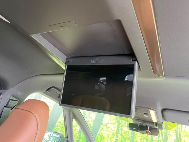 【フリップダウンモニター】大画面モニターで後席でもエンタメをお楽しみいただけます。小さなお子様にも大人気の装備です♪