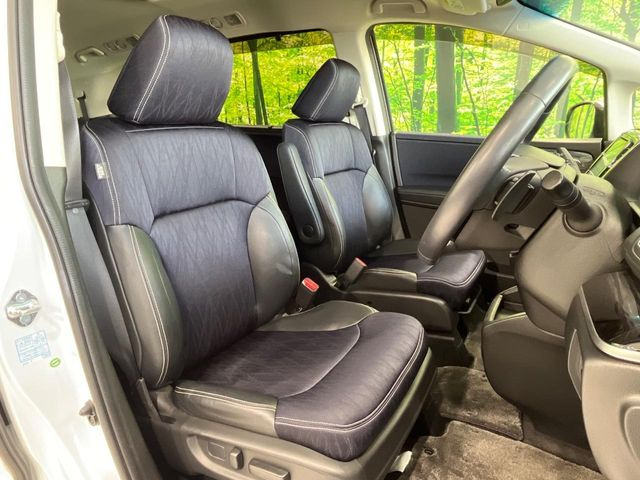 運転席シート廻りは使用感も少なく、良好な状態となっています。丁寧に使われていたことがよくわかりますね。