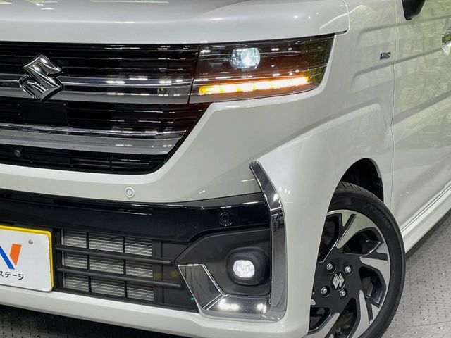 【LEDヘッドライト】悪天候や夜間走行時も良好な視界を確保し安心して運転できる高輝度LEDヘッドライトを装備!点灯速度が早く、消費電力も抑えられています。