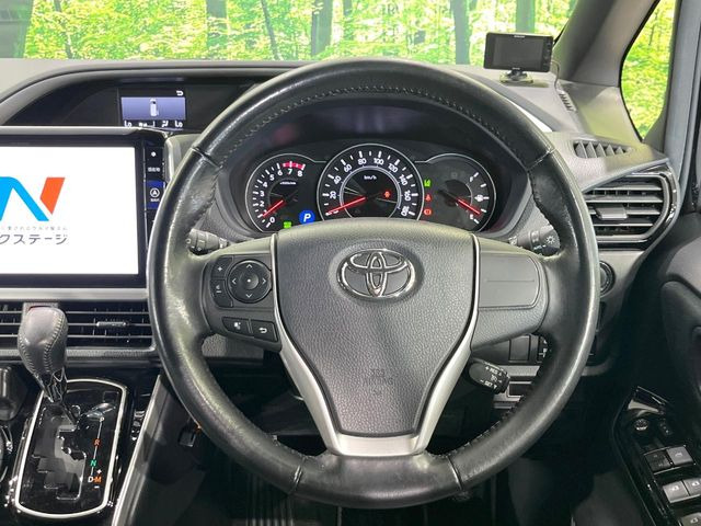 【ステアリングスイッチ】運転中、前方から目線をそらすことなく、オーディオ等の操作が可能な便利機能!安心&快適なドライブを演出してくれます♪