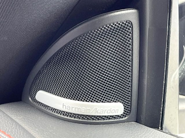��harman/kardon�T�E���h�V�X�e��:�I�[�f�B�I��僁�[�J�[����|����v���~�A���X�s�[�J�[�𑕔��B�����̃X�s�[�J�[����A���̗������܂ŕ����鍂�i���ȉ��y�����y���݂��������܂��B