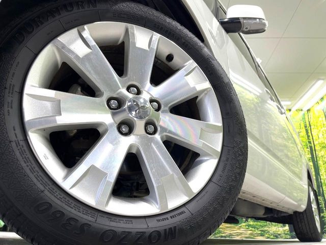 �y����18�C���`�A���~�z�C�[���z�O�ςɃ}�b�`���������A���~�z�C�[���𑕒����Ă���܂��B�e��ЊO�A���~�z�C�[����A�X�^�b�h���X�^�C�����戵�����Ă���܂��B���񂲑��k����������