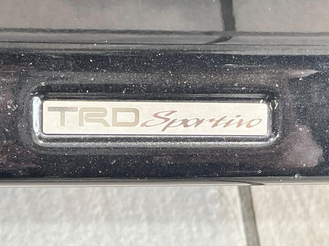 【TRDエアロ】人気のTRDエアロを装備!クルマの外観がよりスタイリッシュになり、街中で存在感あふれる1台に♪将来買い替える時にもリセールに影響しやすく、価値ある人気の装備です!