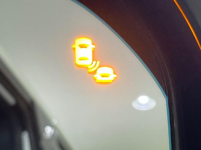 �y�u���C���h�X�|�b�g�C���t�H���[�V�����z���s���A�h�A�~���[�̎��p�ɂȂ�₷���ӏ��Ɍ㑱�Ԃ��ڋ߂���ƃT�C�h�~���[�t�߂Ɍx����\���A�h���C�o�[�ɒ��ӊ��N�����Ă���܂��B