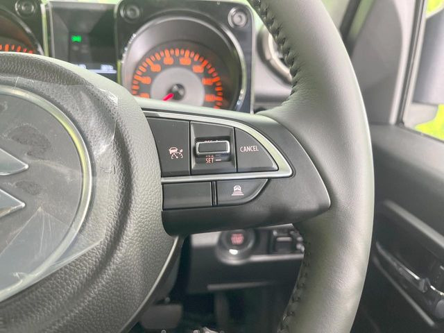 【アダプティブクルーズコントロール】高速道路での長距離走行が楽に!!自動で速度を保つクルーズコントロールが、衝突軽減システムと連携し、前方の車両を感知して車間を保つように速度調節してくれます!!