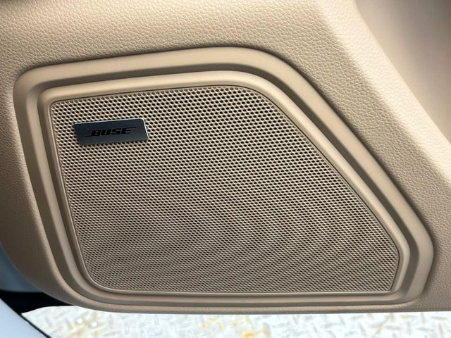 ��BOSE�T���E���h�V�X�e��:���f�����ɍœK�Ȓ������{���ꂽ�A�l�C�̃T�E���h�V�X�e���ł��B�ʏ�̃X�s�[�J�[�Ɣ�r���Ă����̍L���肪�������܂��B���񂲗��X�̏ゲ�̊����������B