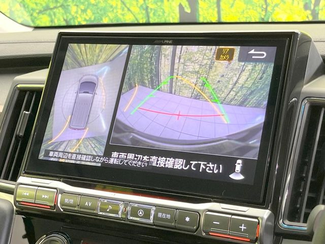 【マルチアラウンドモニター】専用のカメラにより、上から見下ろしたような視点で360度クルマの周囲を確認することができます☆死角部分も確認しやすく、狭い場所での切り返しや駐車もスムーズに行えます。