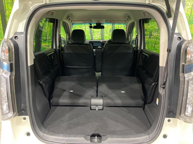 普段のお買い物や通勤、送迎等に十分な荷室スペースを確保しております。セカンドシートを倒すと、大きな荷物の積載も可能です♪