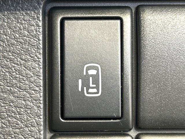 【パワースライドドア】スマートキーや運転席のスイッチでスライドドアの開閉が可能♪電動だから力を入れてドアを開ける必要が無く、小さいお子様でも、重い荷物を持っている時もラクに開け閉めできます♪