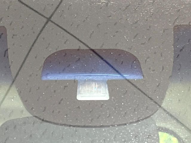 【ホンダセンシング】走行中に前方の車両等を認識し、衝突しそうな時は警報とブレーキで衝突回避と被害軽減をアシスト。より安全にドライブをお楽しみいただけます。