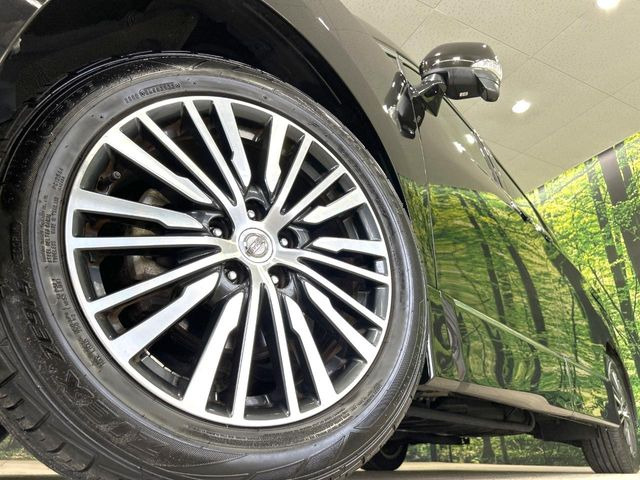 �y����18�C���`�A���~�z�C�[���z�O�ςɃ}�b�`���������A���~�z�C�[���𑕒����Ă���܂��B�e��ЊO�A���~�z�C�[����A�X�^�b�h���X�^�C�����戵�����Ă���܂��B���񂲑��k����������