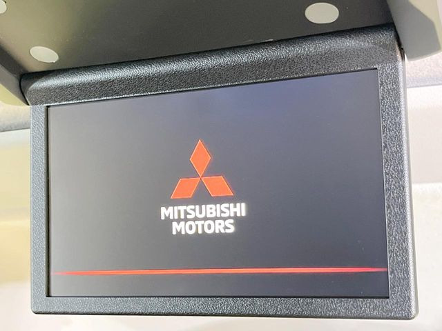 【フリップダウンモニター】大画面モニターで後席でもエンタメをお楽しみいただけます。小さなお子様にも大人気の装備です♪
