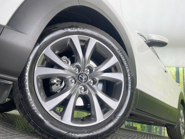 �y�A���~�z�C�[���z�O�ςɃ}�b�`�����A���~�z�C�[���𑕒����Ă���܂��B�e��A���~�z�C�[����A�X�^�b�h���X�^�C�����戵�����Ă���܂��B���񂲑��k����������