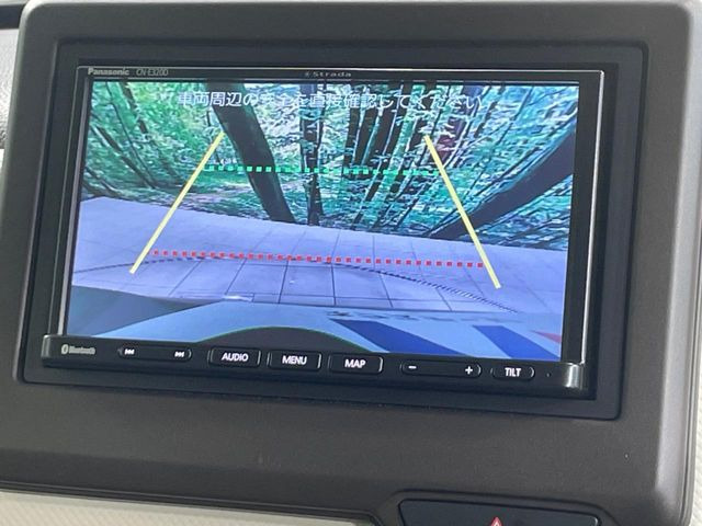 【バックカメラ】駐車時に後方がリアルタイム映像で確認できます。大型商業施設や立体駐車場での駐車時や、夜間のバック時に大活躍!運転スキルに関わらず、今や必須となった装備のひとつです!