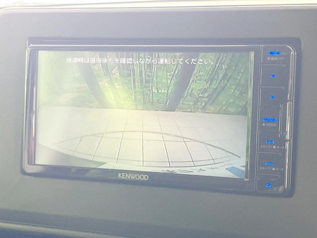 【バックカメラ】駐車時に後方がリアルタイム映像で確認できます。大型商業施設や立体駐車場での駐車時や、夜間のバック時に大活躍!運転スキルに関わらず、今や必須となった装備のひとつです!